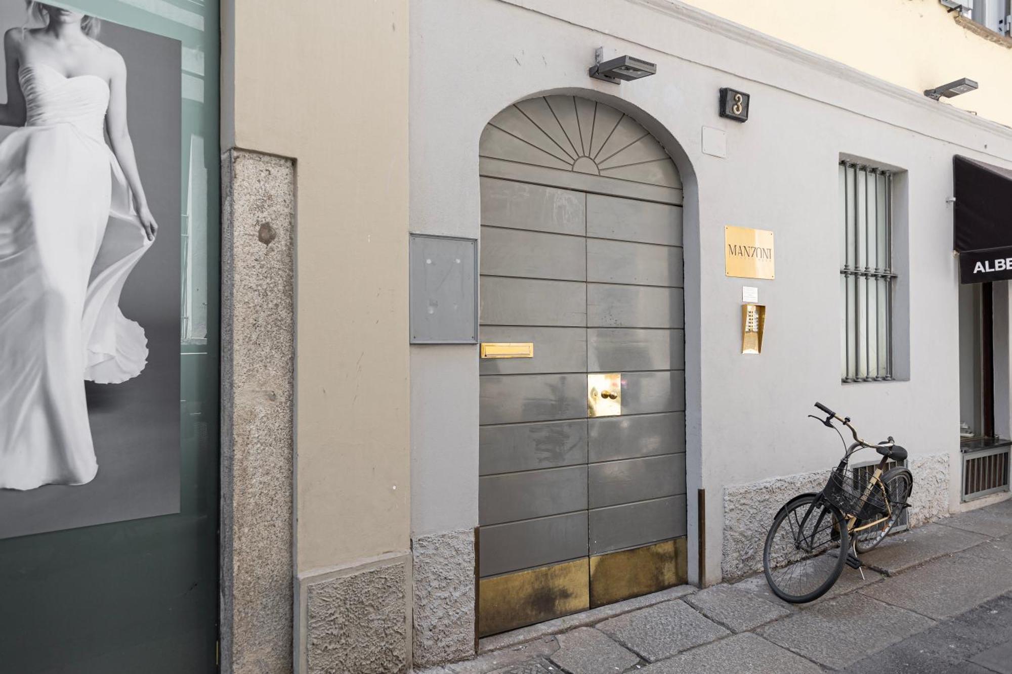 Elegante Bilocale In Montenapoleone - Brera Milão Exterior foto